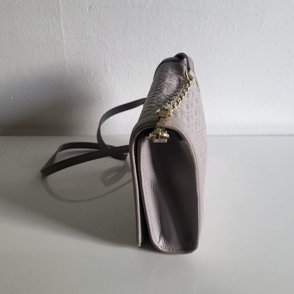 Tory Burch Women Bryant Quilted Crossbody Mercury Grey bag. - Picture 5 of 11